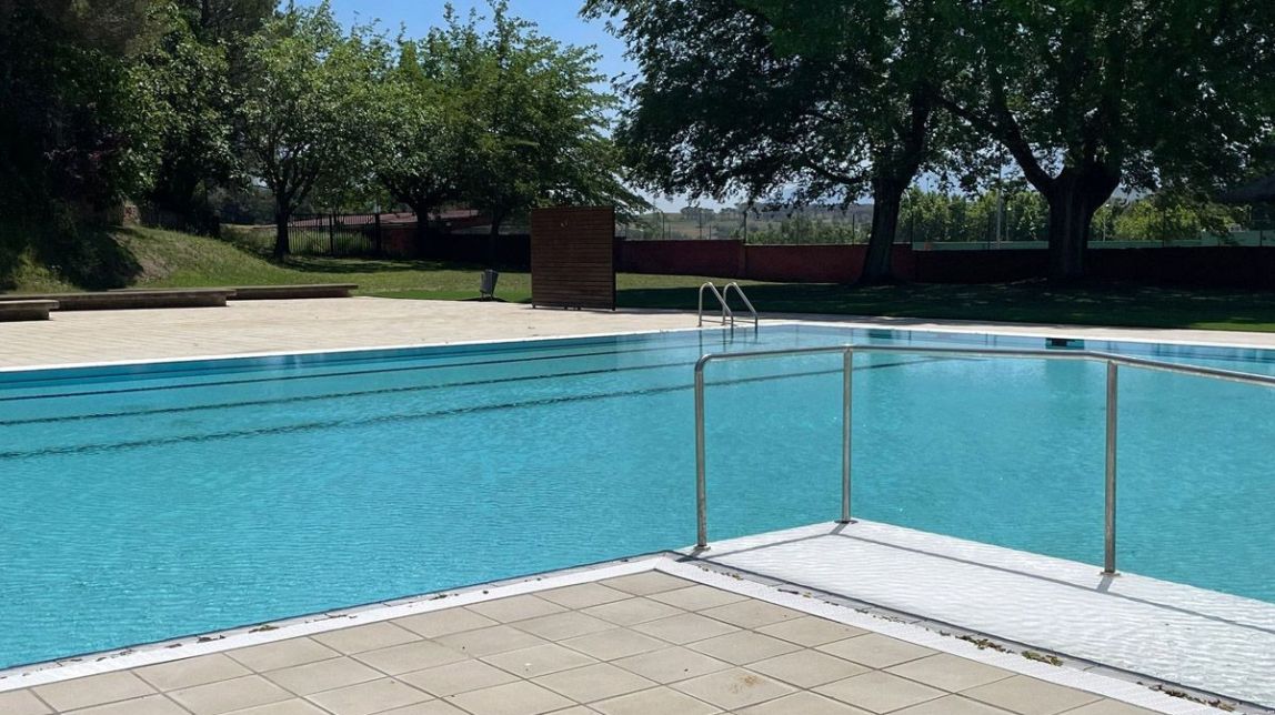 Enxampen set menors que entraven a fer festa de nit a les piscines de Sant Fruitós