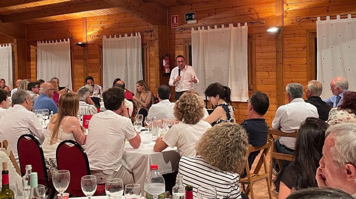 Militants, regidors i alcaldes de Junts al Bages celebren el sopar d'estiu amb Josep Rull