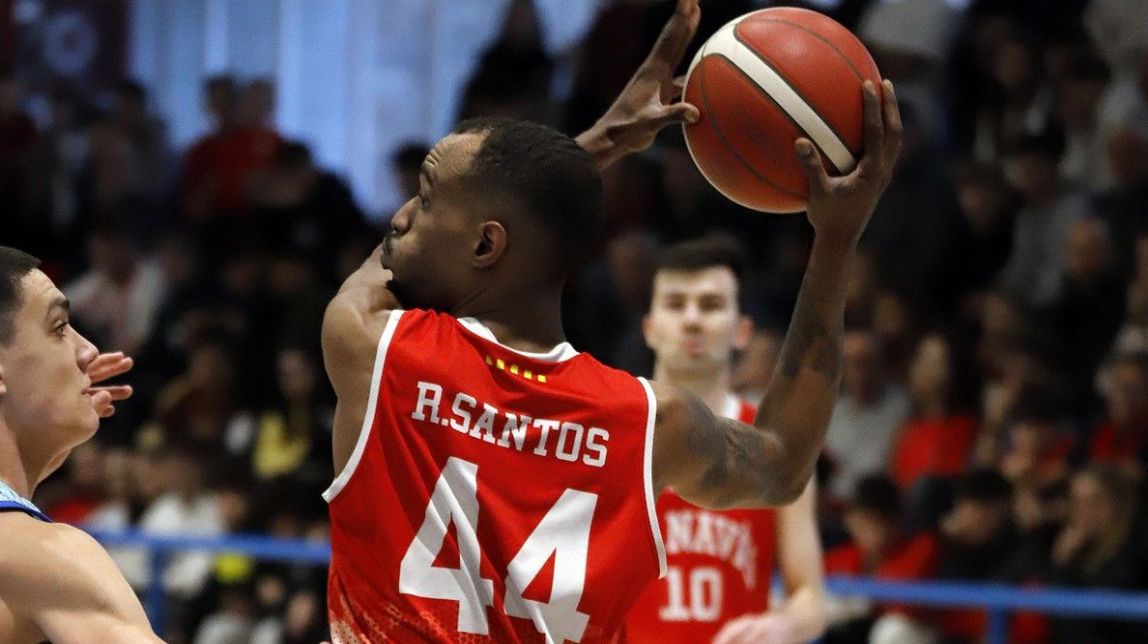 El CB Navàs perd a la pista de l'Alfidén després d'una mala primera meitat (83-70)