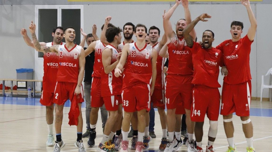 El CB Navàs Viscola aconsegueix el tercer triomf consecutiu a la pista del Plus Ultra Roser (57-66)