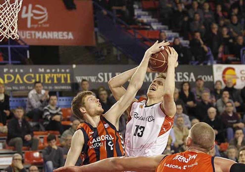 La Bruixa d'Or torna a la cua de la classificació (64-71)