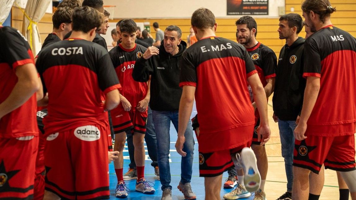 El CB Artés resol bé el duel contra el Bàsquet Girona per continuar líder (70-66)