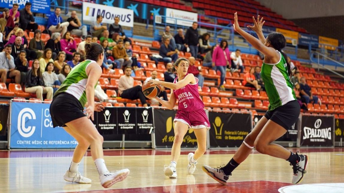Cap problema per al Manresa CBF per superar el Joventut les Corts (60-39)