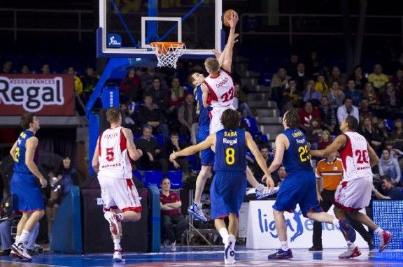 L'Assignia creix però no pot amb el Barça (74-61)