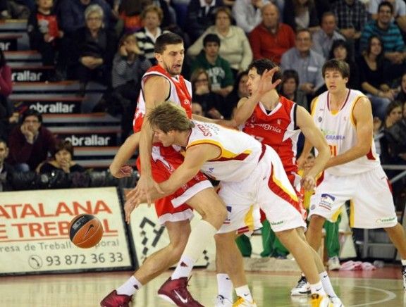 L'Assignia surt del descens després de vèncer clarament el Granada (80-64)