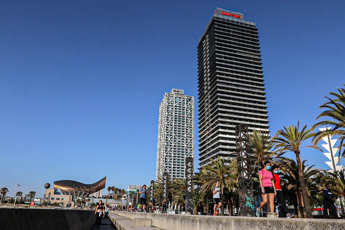 Primer dia de platges obertes a Barcelona per practicar?hi esport - Albert Alemany