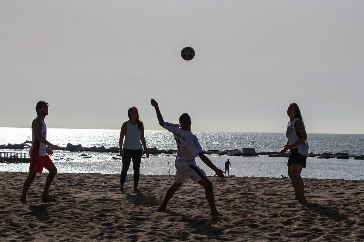 Primer dia de platges obertes a Barcelona per practicar?hi esport - Albert Alemany