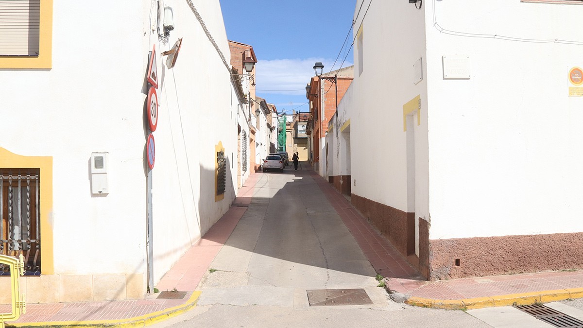 Els veïns d'un carrer que divideix les províncies de Tarragona i Barcelona, obligats a desobeir l'Estat
