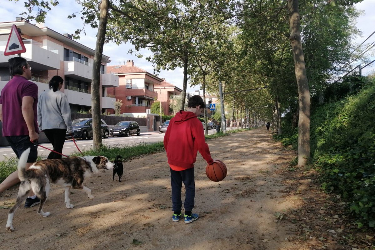 Incivisme o mesura? Així van sortir per primer cop els infants al carrer