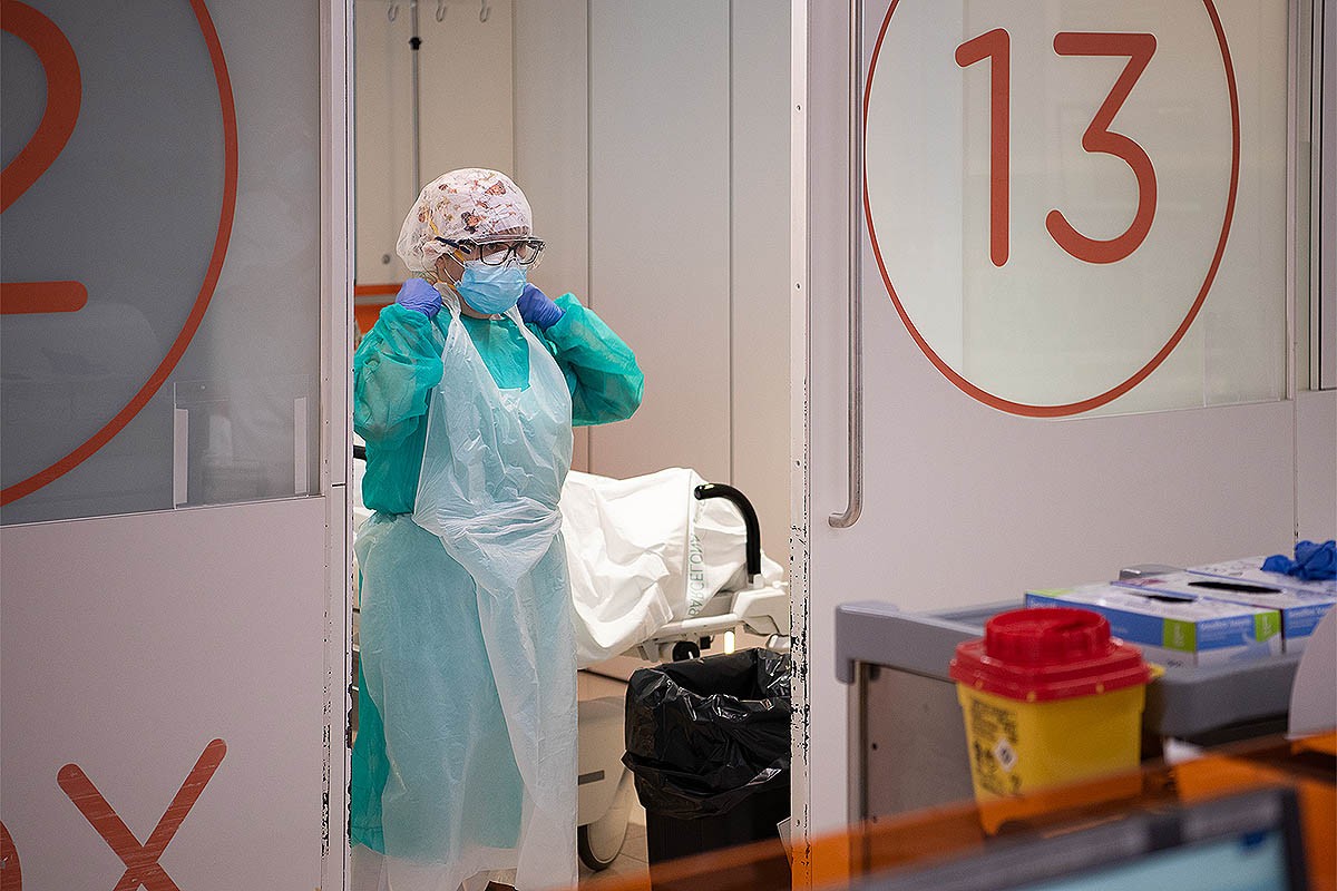 Professionals sanitaris atenen malalts de coronavirus a l'Hospital Clínic - Francisco Avia/Hospital Clínic de Barcelona