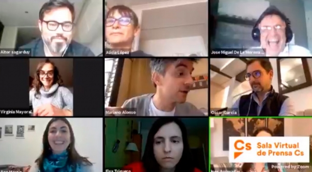 La filla d'un periodista interromp la roda de premsa d'Arrimadas perquè ja sap fer una «m»