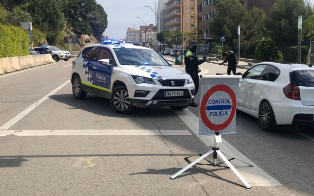 La Policia Local de Calella denuncia 23 persones de fora del municipi per saltar-se el confinament