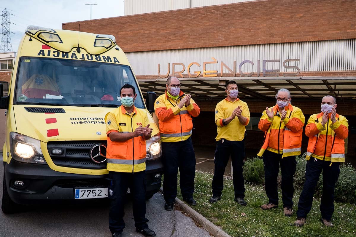 Homenatge dels cossos de seguretat als sanitaris de l'Hospital de Vic. - Adrià Costa