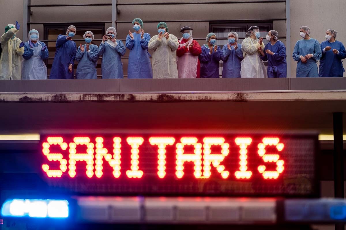 Homenatge als sanitaris de l'Hospital de Manlleu. - Adrià Costa