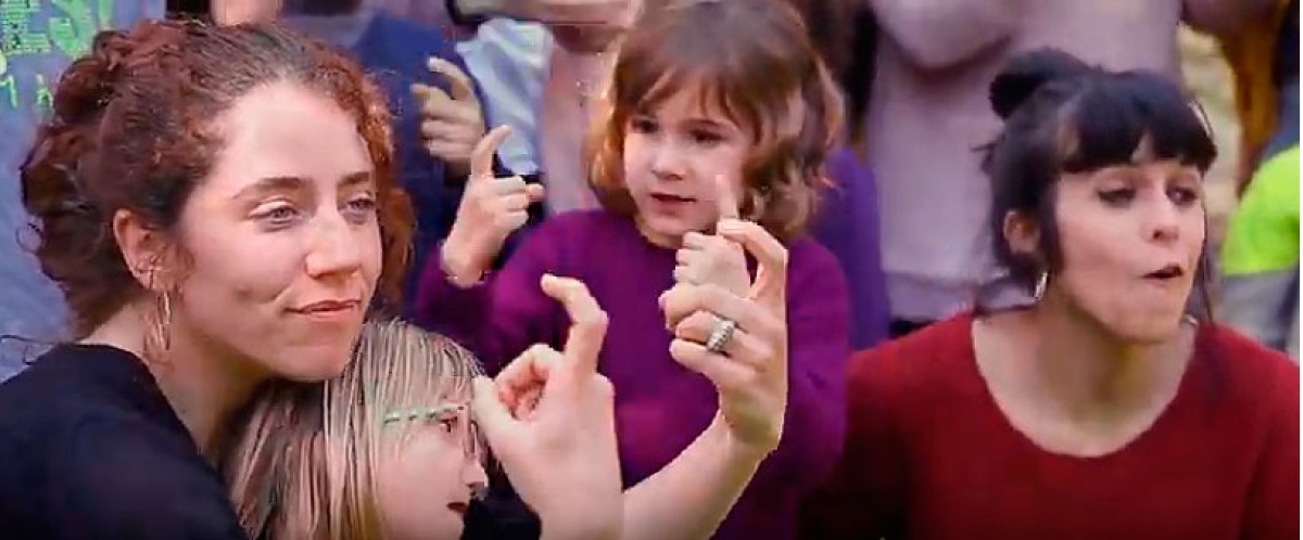 VÃDEO La realitat dels nens sords, en una cançó que emociona