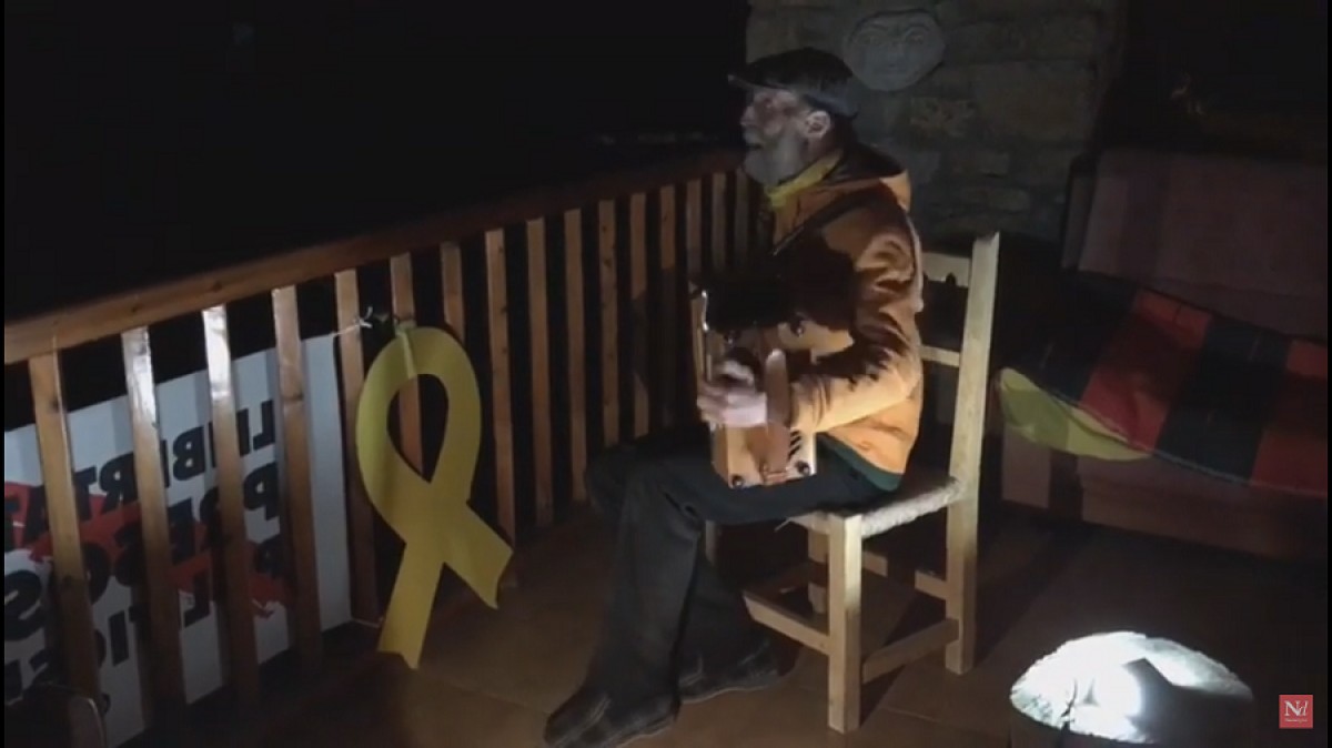 VÃDEOS El «Bella Ciao» contra la monarquia espanyola segueix sonant als balcons de Catalunya