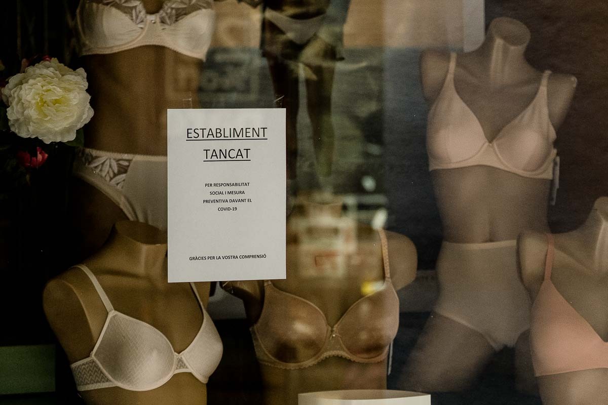 Un comerç tancat a Vic. - Adrià Costa