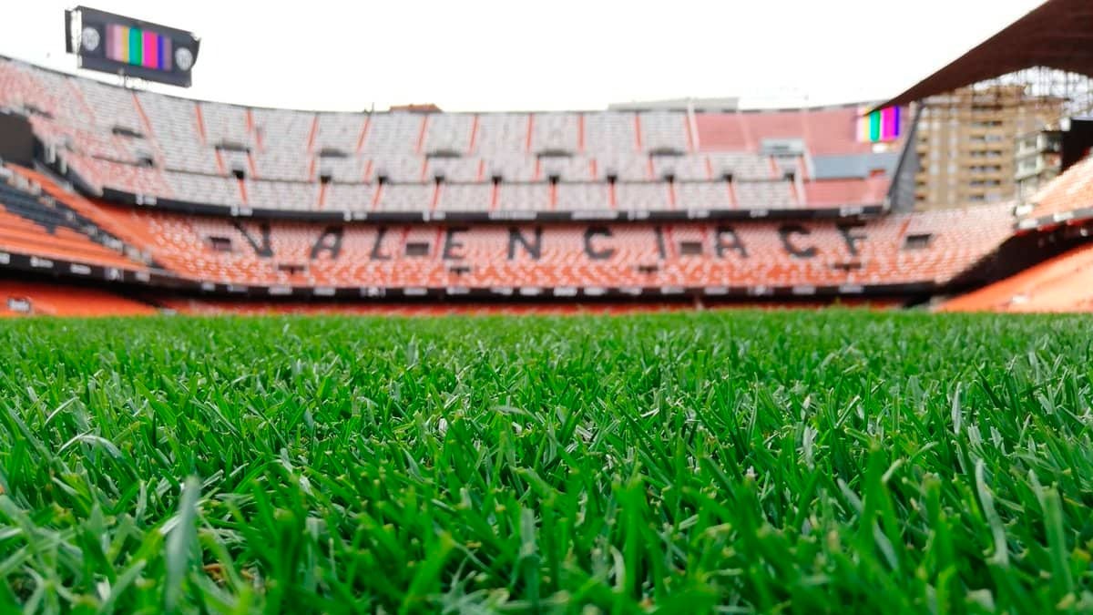 Els partits contra equips de zones de risc per coronavirus, a porta tancada