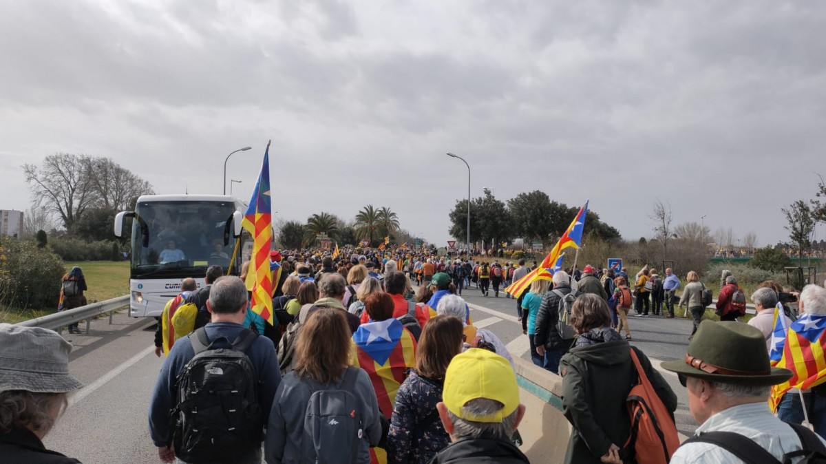 L'acte a Perpinyà, desbordat per afluència massiva: portes tancades i autocars que giren cua