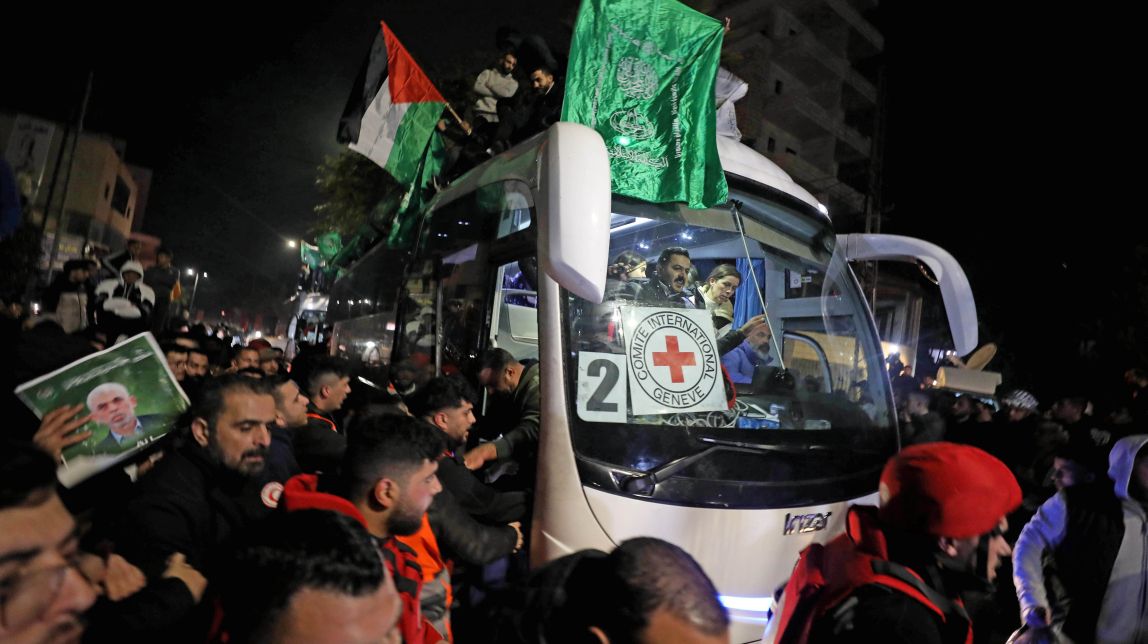 Israel allibera 90 presos palestins en el marc de l'acord per a l'alto el foc