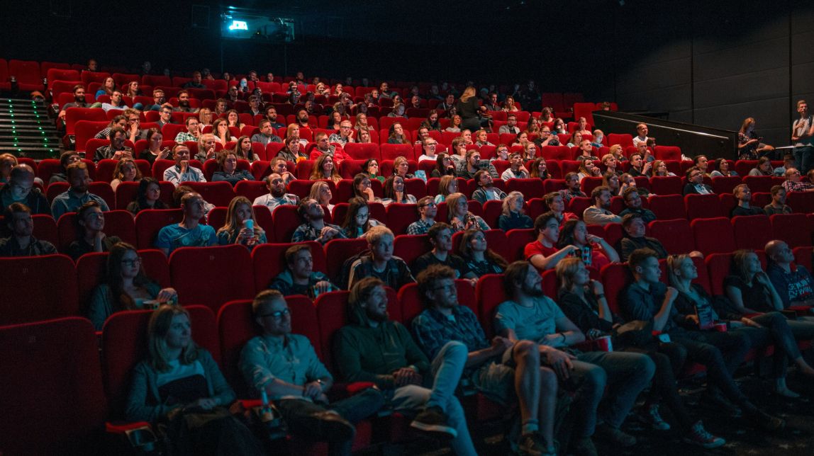 Per què mengem crispetes al cinema?