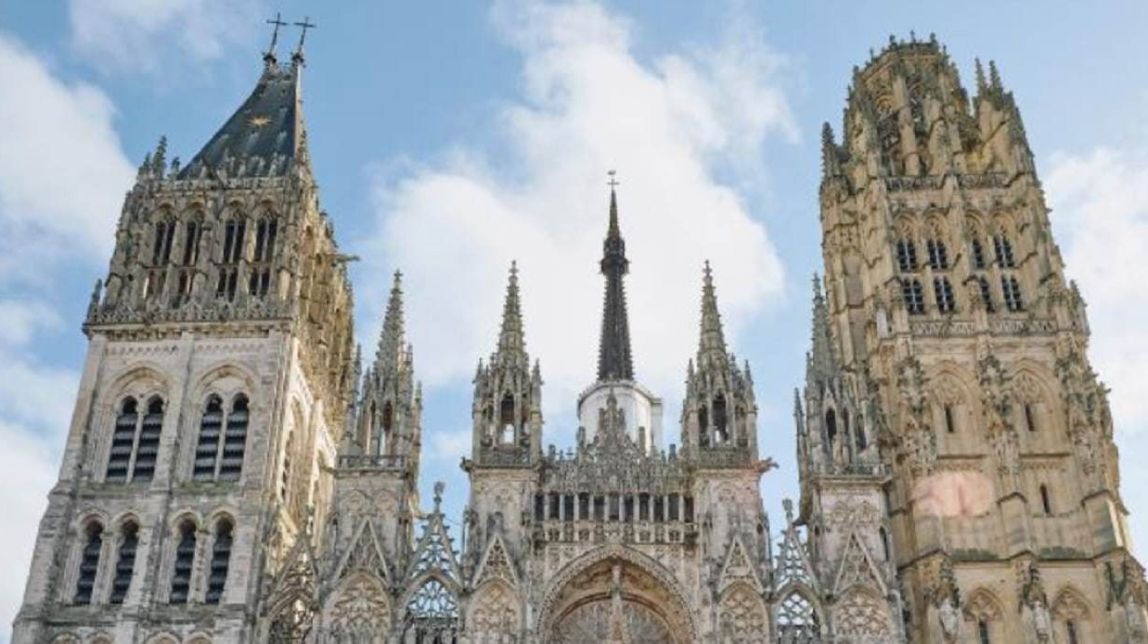 Alerta per un incendi a la catedral francesa de Rouen