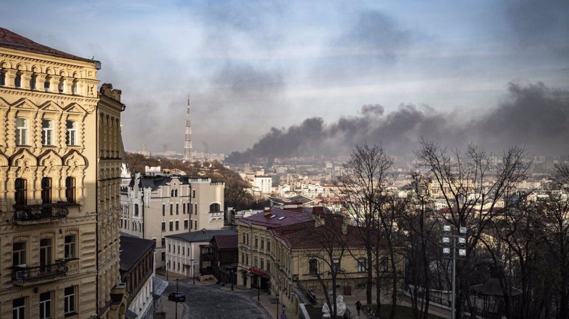 Ascendeixen a 43 els morts i a 200 els ferits pel sanguinari bombardeig rus a Ucraïna