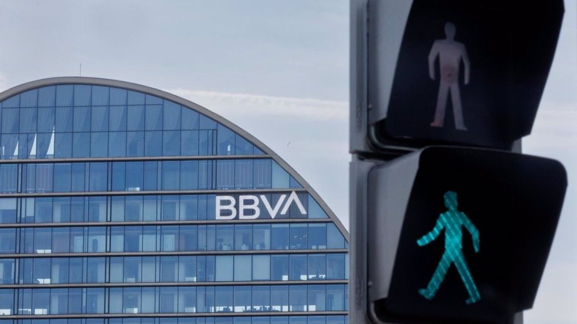 Una prima del 30% per acció i el «compromís» amb Catalunya: l'oferta del BBVA al Banc Sabadell