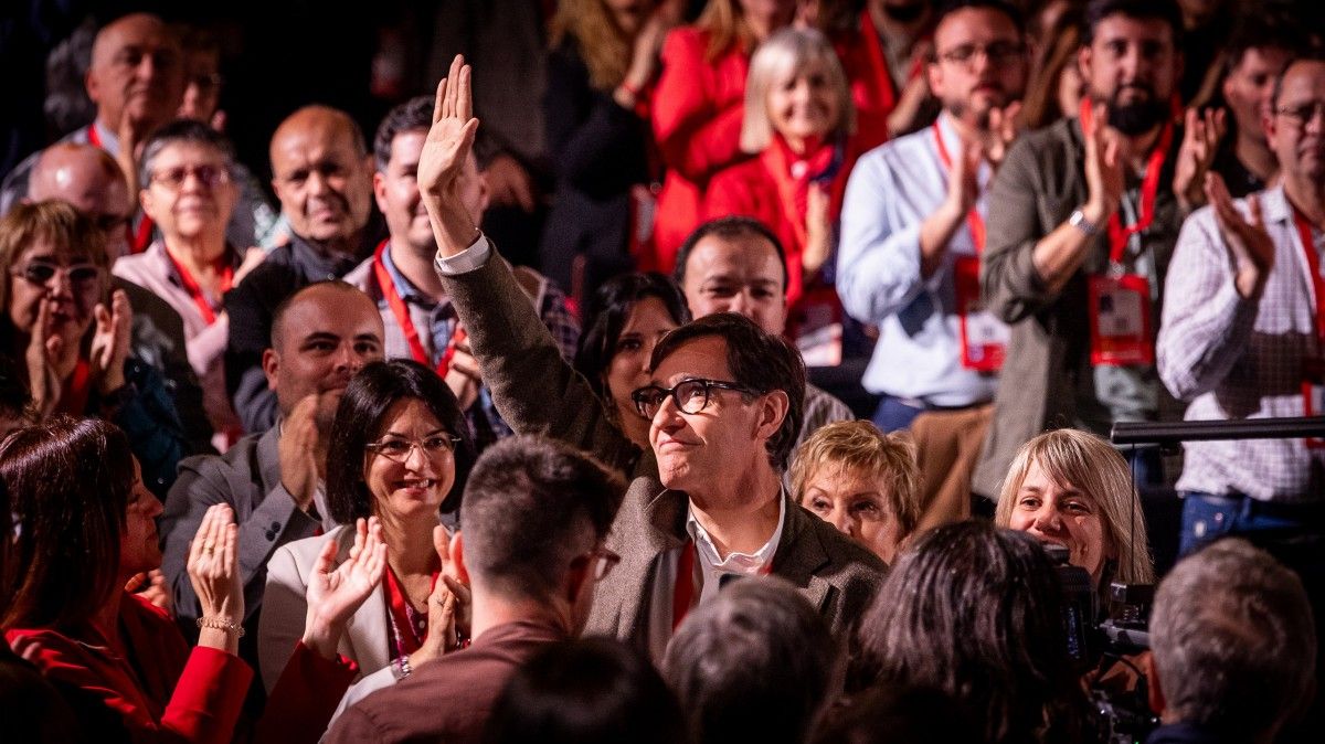 Polèmica per un editorial de «Política&Prosa» que demana el vot per a Illa