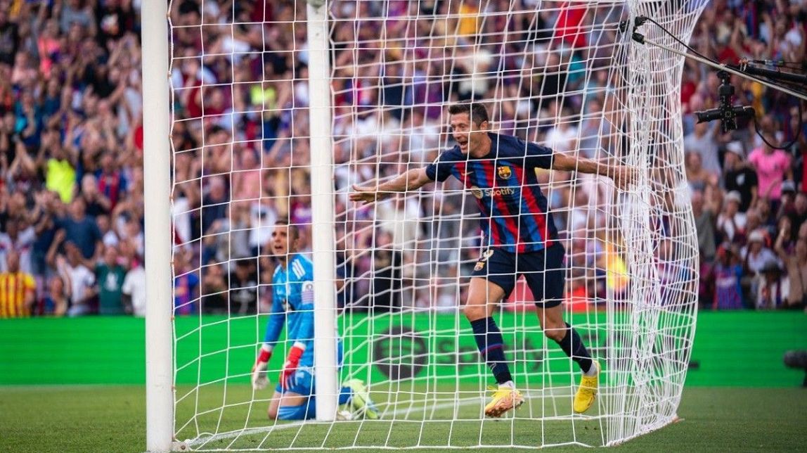 El Camp Nou balla al ritme dels gols de Lewandowski