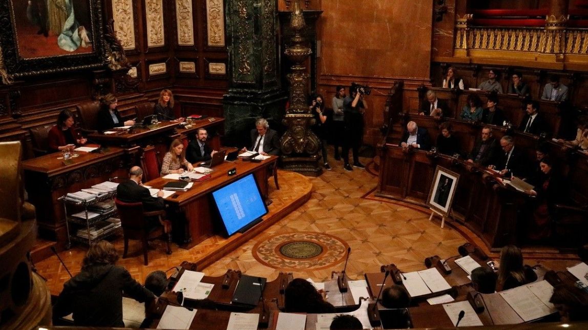 Colau defensa l'abstenció de Podem a la «llei mordassa digital»
