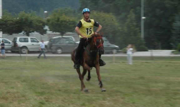 Jordi Romero i el cavall Roig triomfen en el raid hípic Comte Arnau