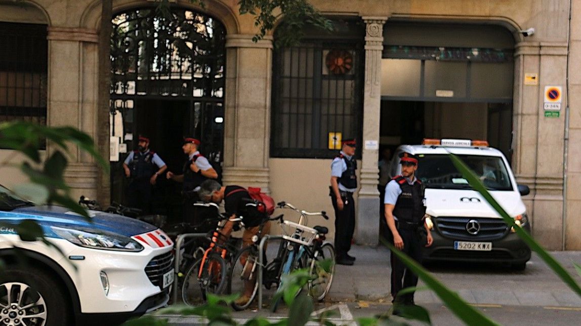Mor un nen en caure per un celobert d'un edifici de l'Eixample