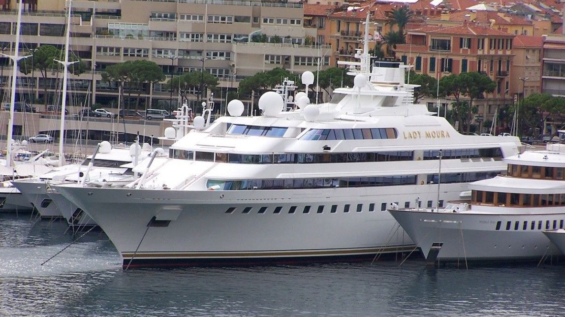 Atraca al Port de Barcelona un dels superiots més luxosos del món