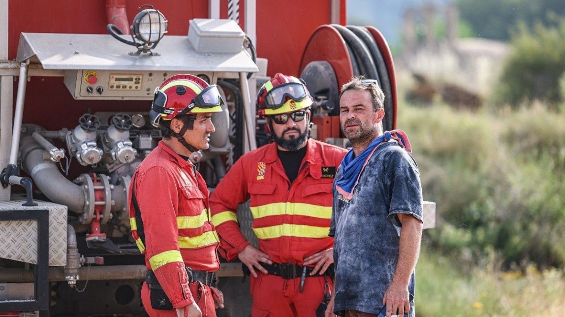 Missatge de calma dels Bombers tot i el perill del foc de Lladurs
