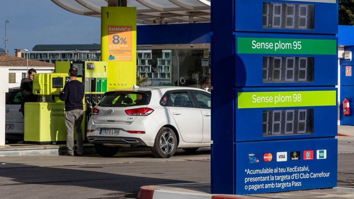 Així pots estalviar 5 euros de gasolina recorrent menys de 500 metres