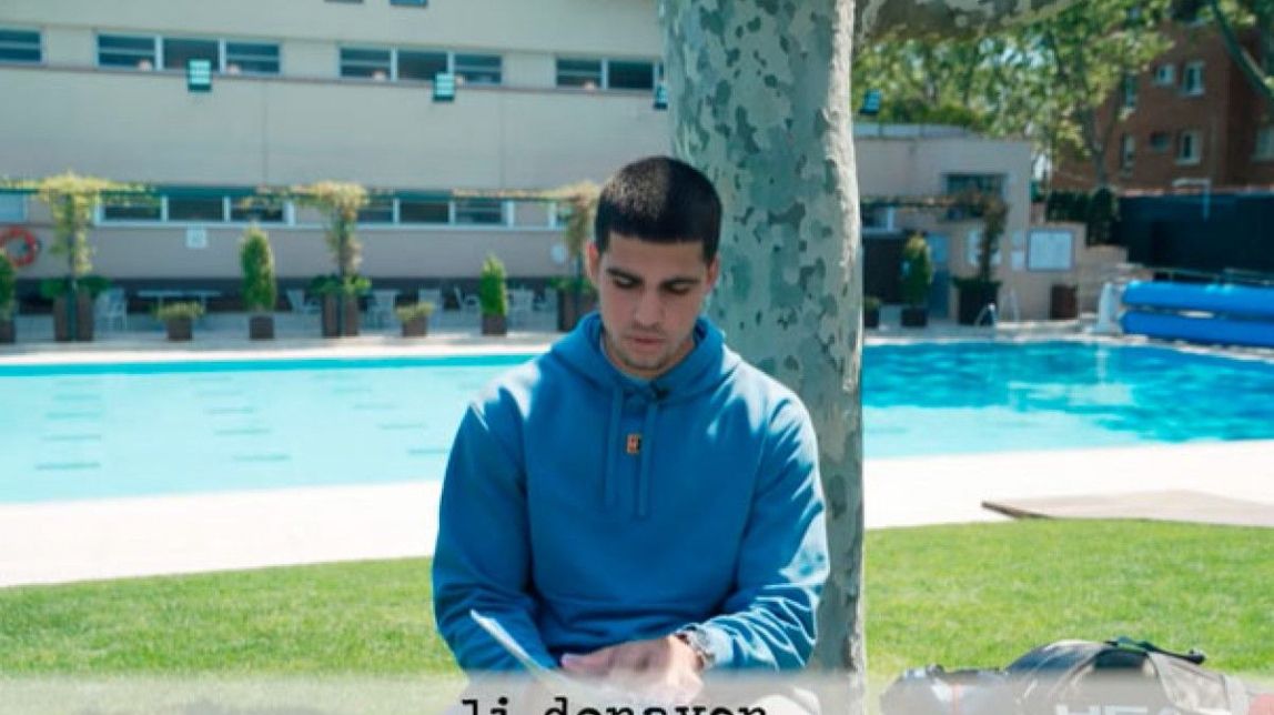 Vídeo | Els tenistes del Godó s'atreveixen amb el català