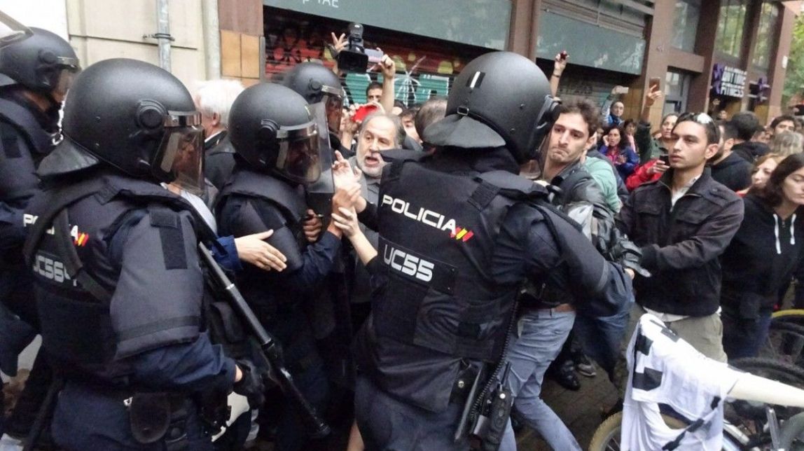 Imputen els policies que van ordenar les càrregues de l'1-O a Barcelona