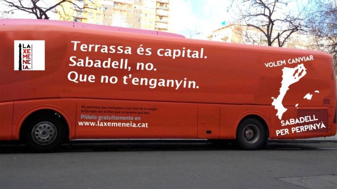 L'autobús transfòbic d'HazteOír, parodiat contra Sabadell