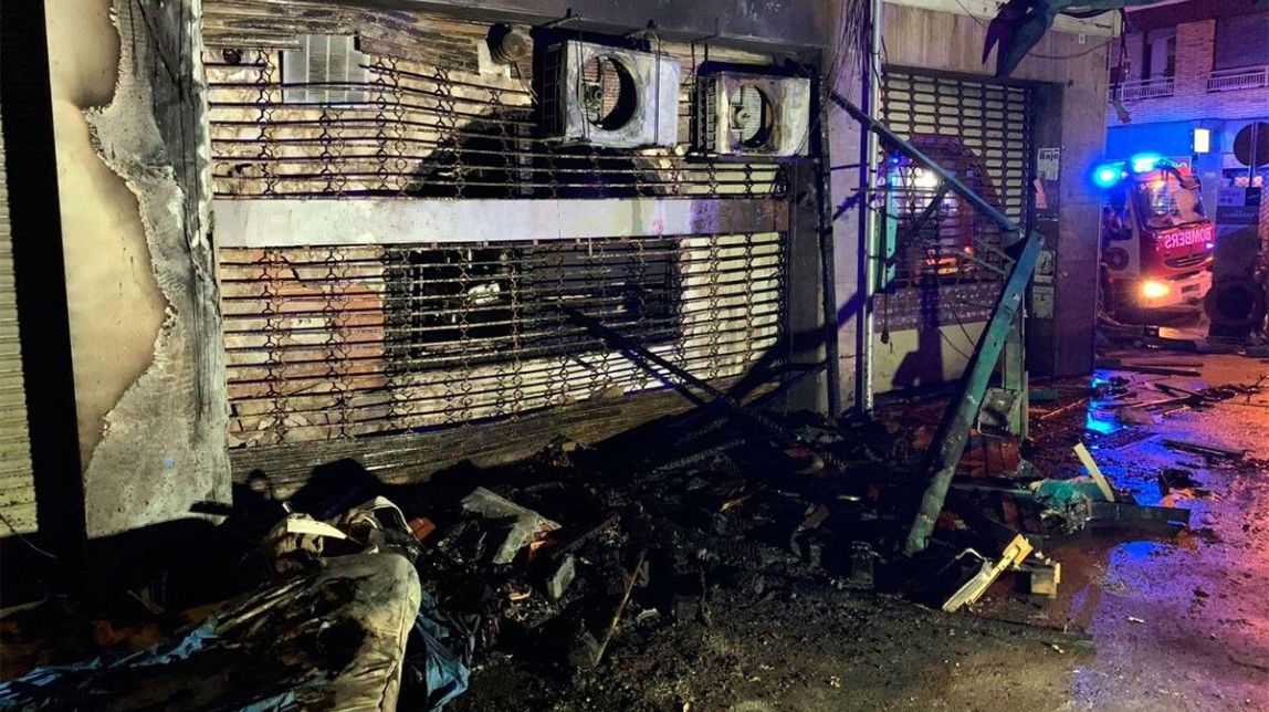 Es crema en un incendi el guarniment del carrer Llibertat de Gràcia