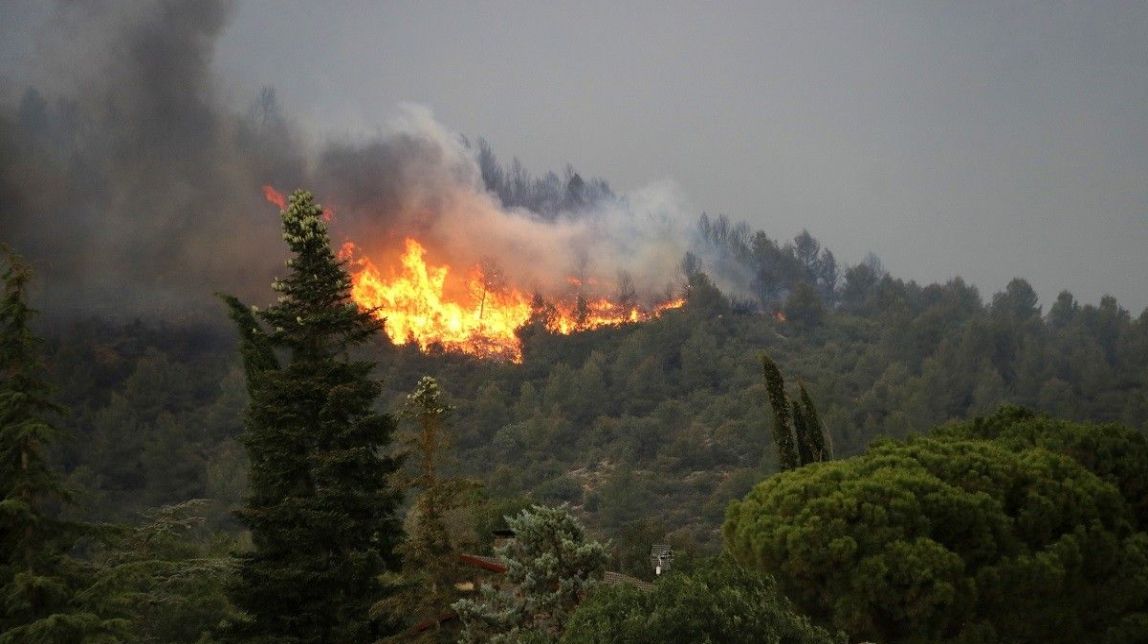 L'incendi d'Artesa de Segre ja ha cremat gairebé 1.500 hectàrees