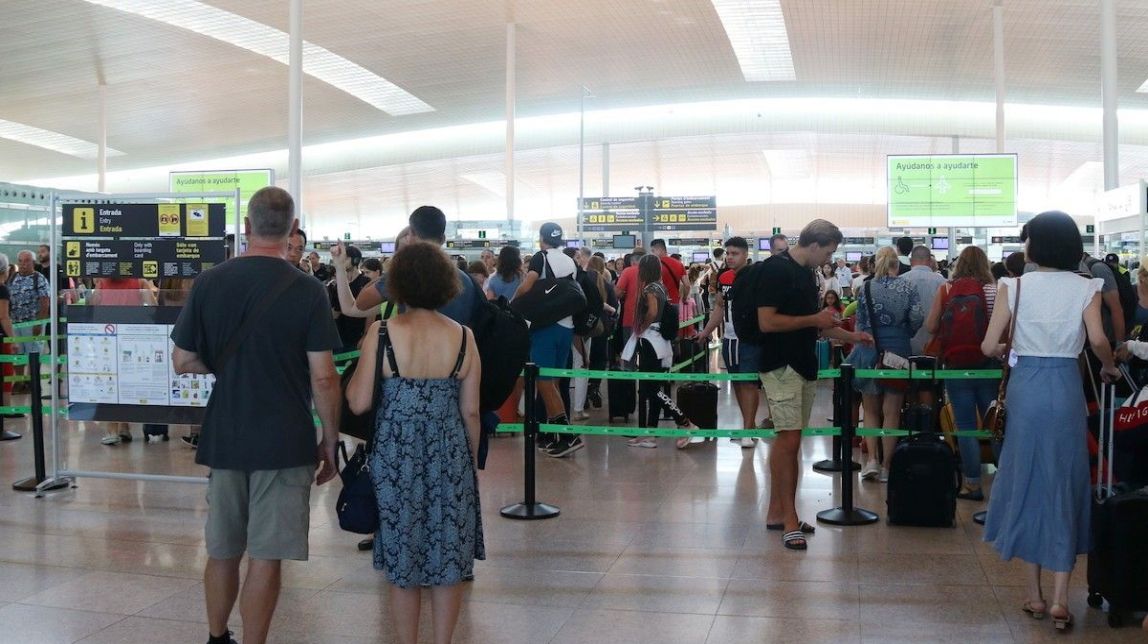 Empresa i vigilants de seguretat discrepen sobre el compliment dels serveis mínims a la vaga del Prat