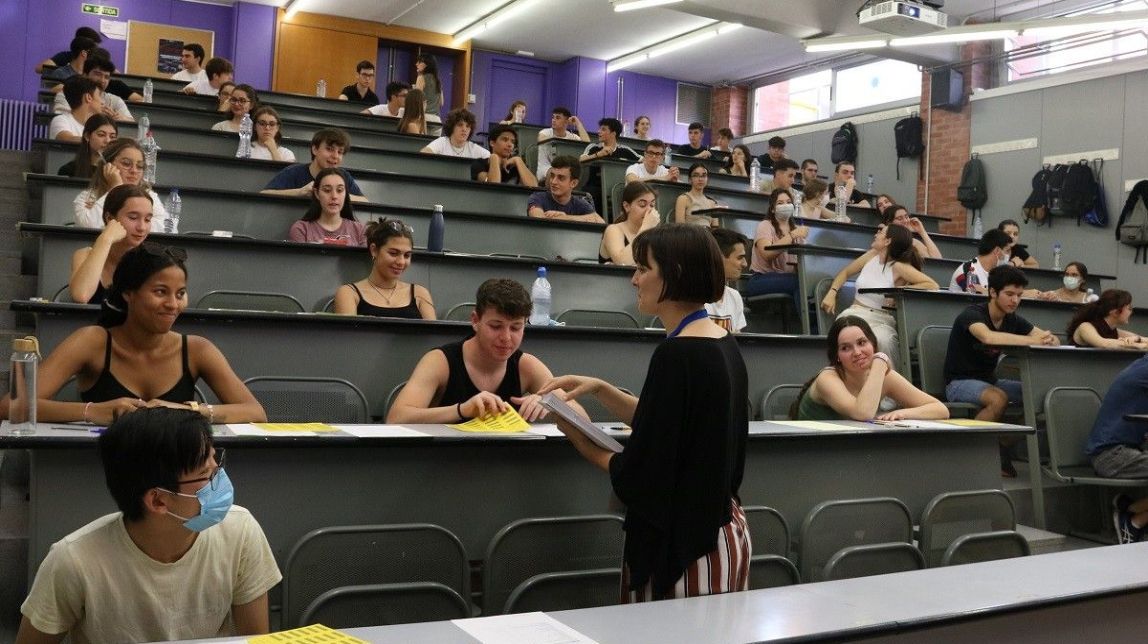 Arrenca la selectivitat postpandèmia: nervis i formularis sobre llengua
