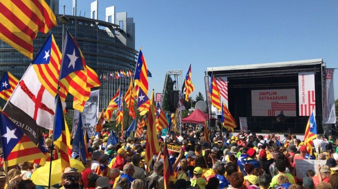 «No us deixarem sols ni callarem»: l'independentisme rep el suport d'una vintena d'eurodiputats