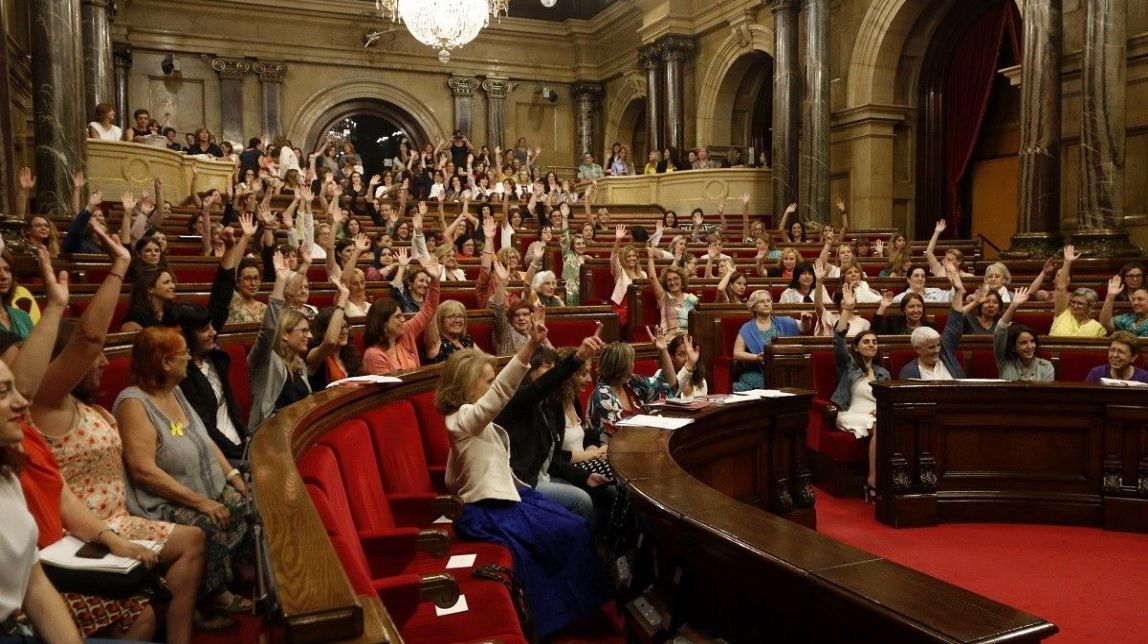 Les dones alcen la veu al Parlament per impulsar una agenda feminista
