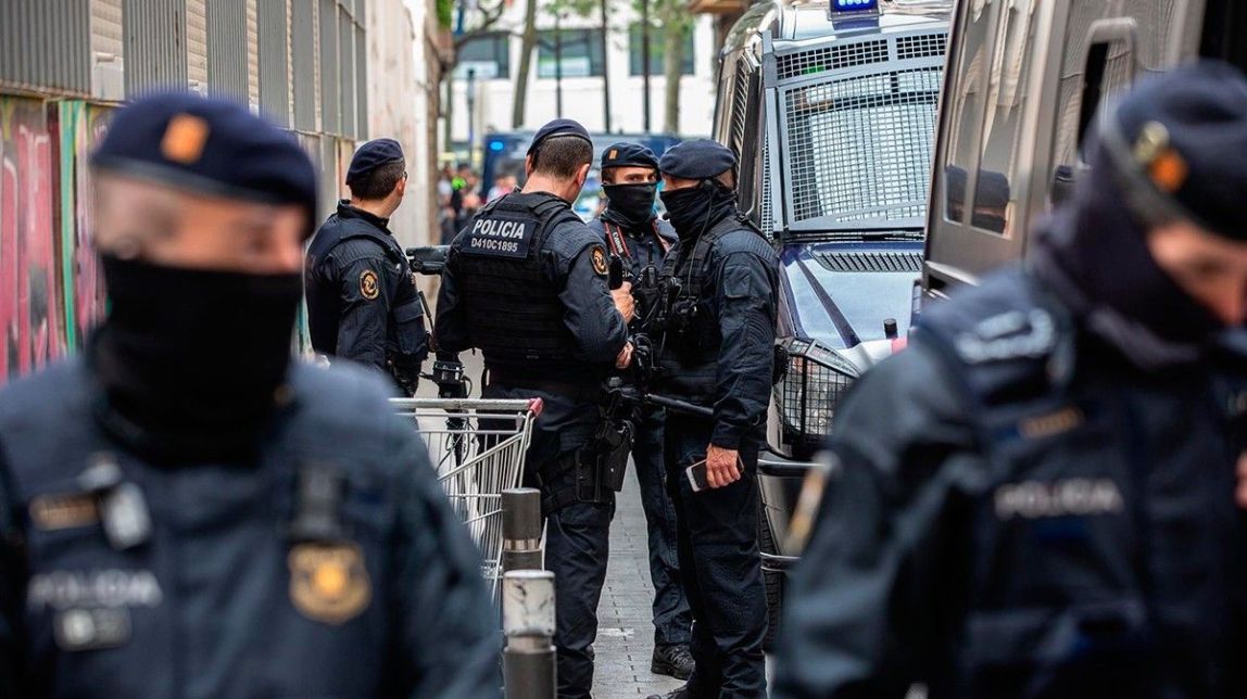 Presó provisional per a 13 detinguts en l'operació contra la banda de llauners que venia droga al Raval