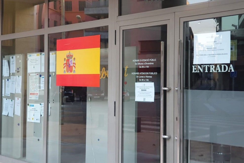 Vila-real aprova penjar la bandera espanyola a les escoles amb els vots de socialistes i Podem