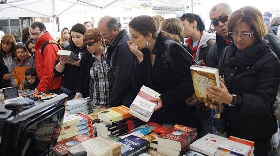 Les parades de llibres a Ripoll s'han omplert quan no plovia.
                                                                             |
                                                                    Arnau Urgell - |
                                                                    