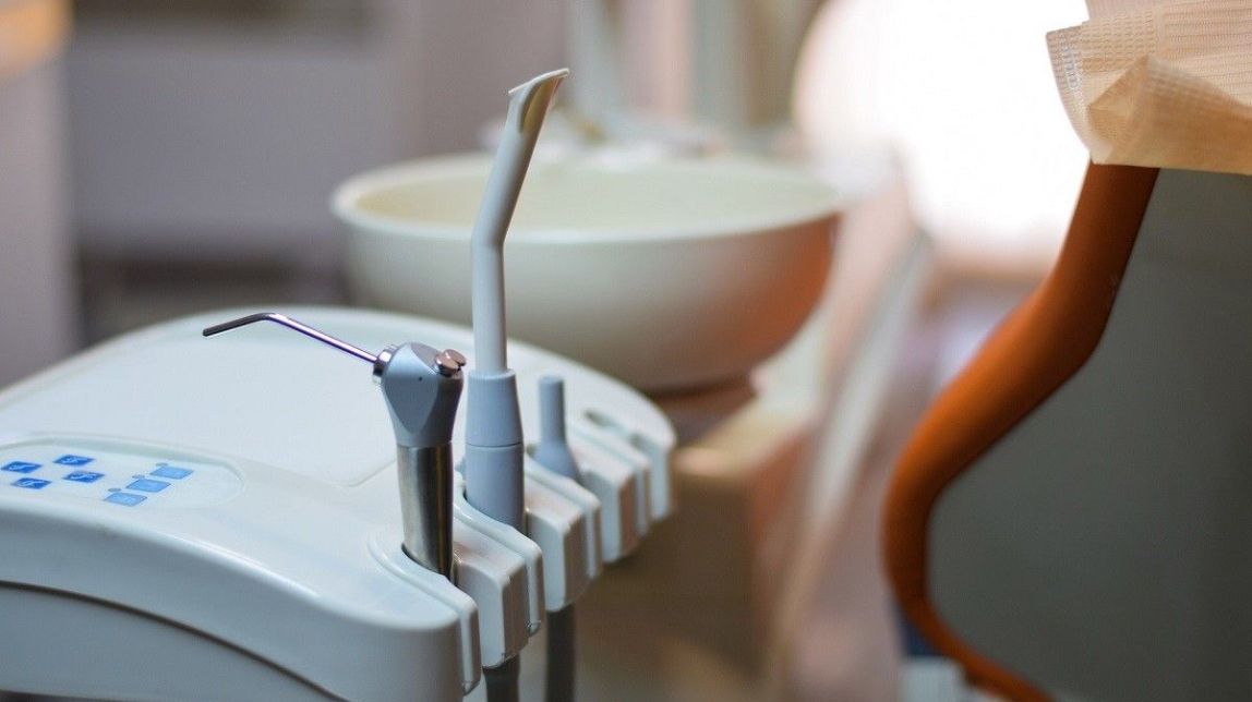 Suspès de forma cautelar el dentista municipal de Barcelona