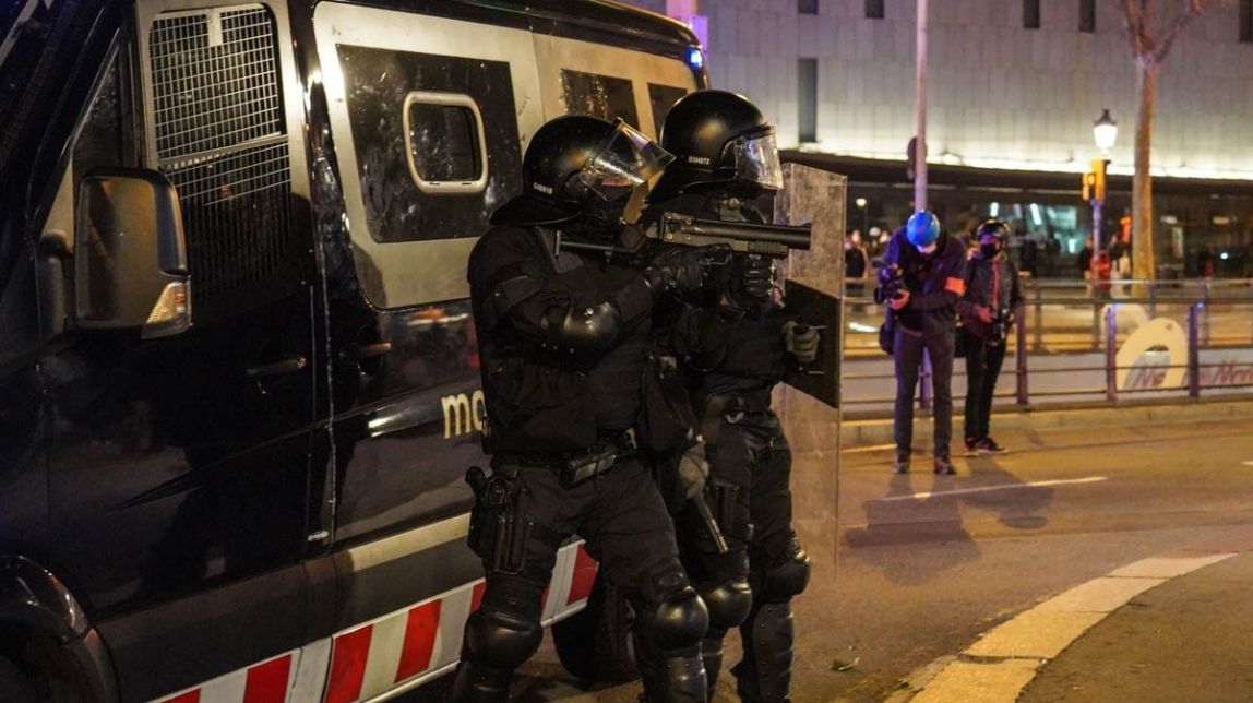 Denúncia per l'ús del foam: els protocols dels Mossos no respecten les indicacions del fabricant